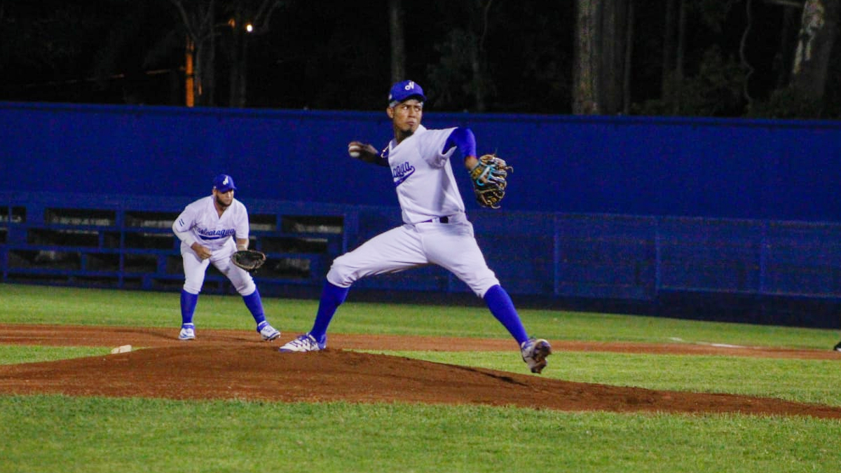 Sin hit de Kenword Burton vs El Salvador